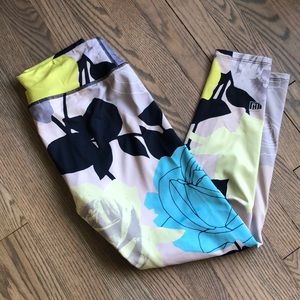 Hallow & Plank workout leggings